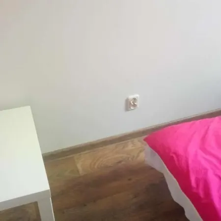 בית אירוח Apartament, Women Only !