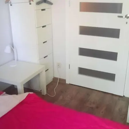 Apartament, Women Only ! בית אירוח